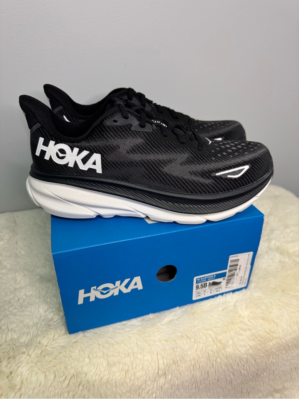 Women’s Hoka Size 9.5 - Clifton 9 - Picture 2 of 6